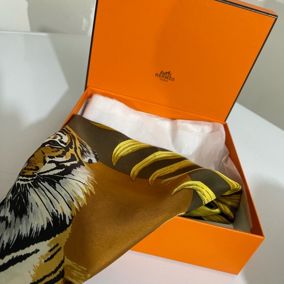 Hermes Accessories - VINTAGE HERMES TIGRE ROYAL SILK SCARF BOX INCLUDED